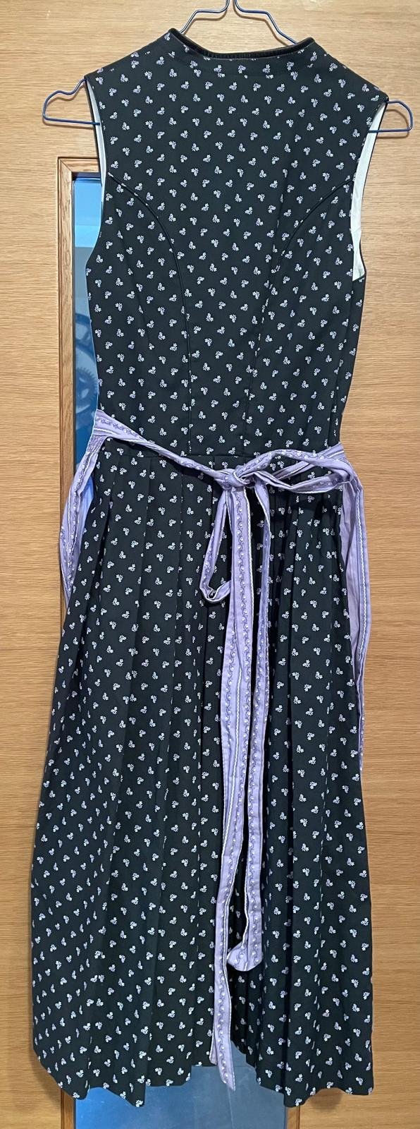 Dirndl mit Schürze