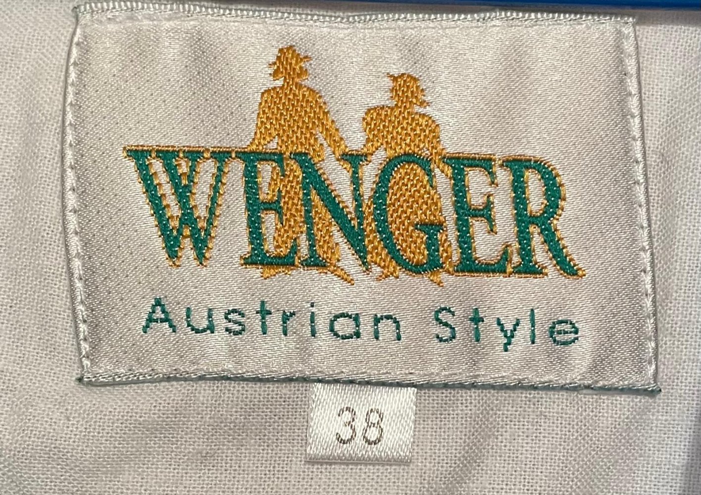 Dirndl mit Schürze