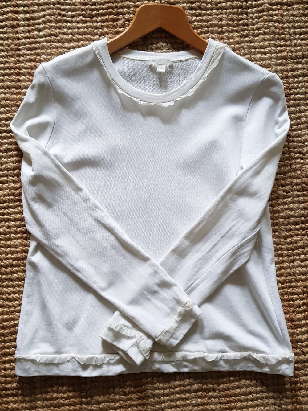 COS Pullover Sweat Bluse weiß creme mit Rüschen M