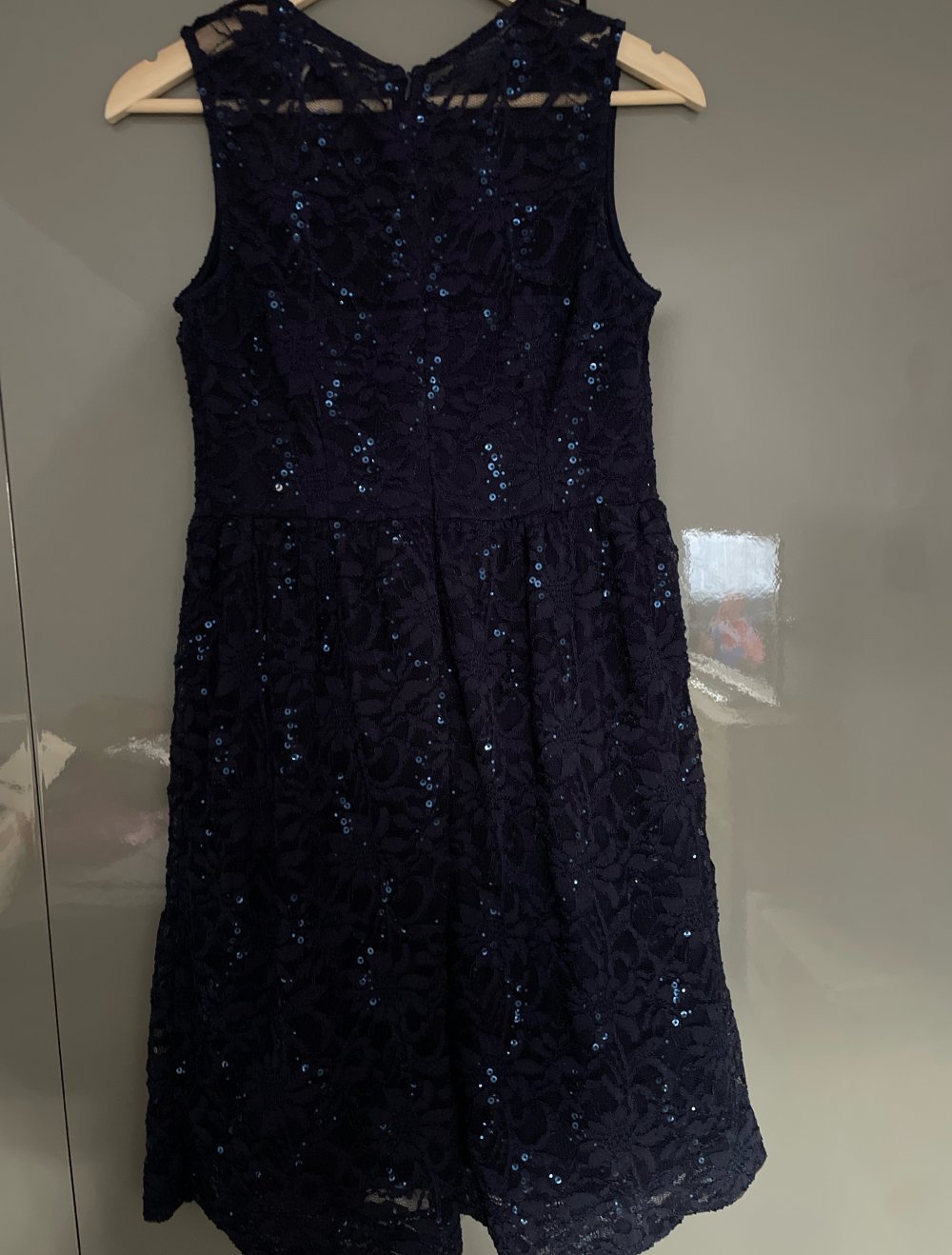 dunkelblaues Kleid mit Pailletten Gr. 40