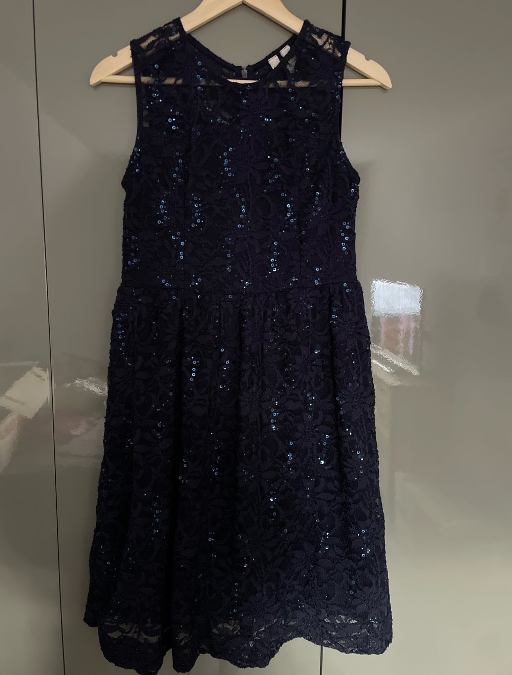 dunkelblaues Kleid mit Pailletten Gr. 40