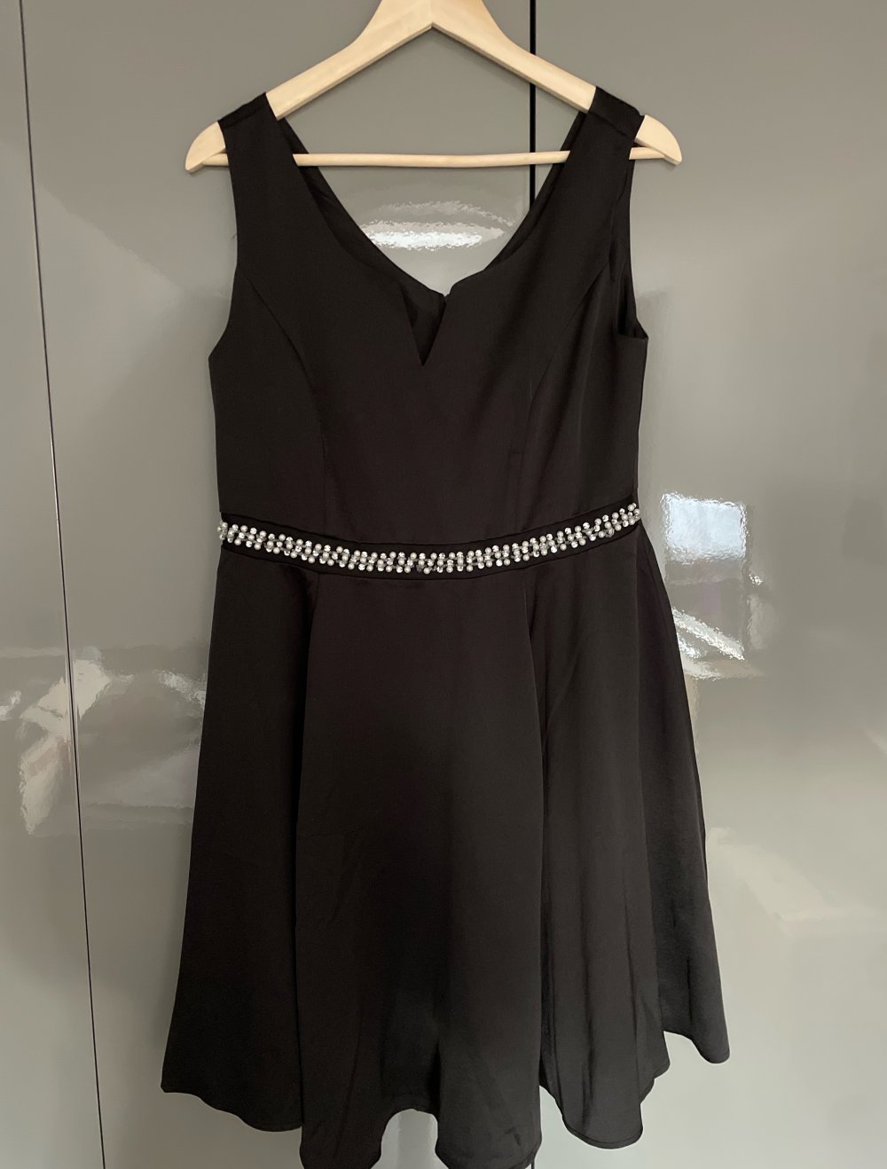 schwarzes Kleid mit Perlen Gr. 40