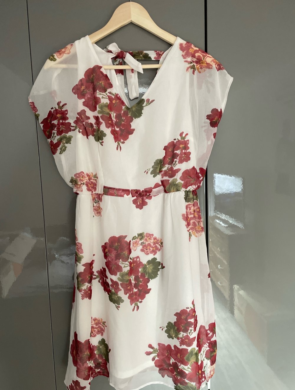 weißes Blumenkleid Gr. 40