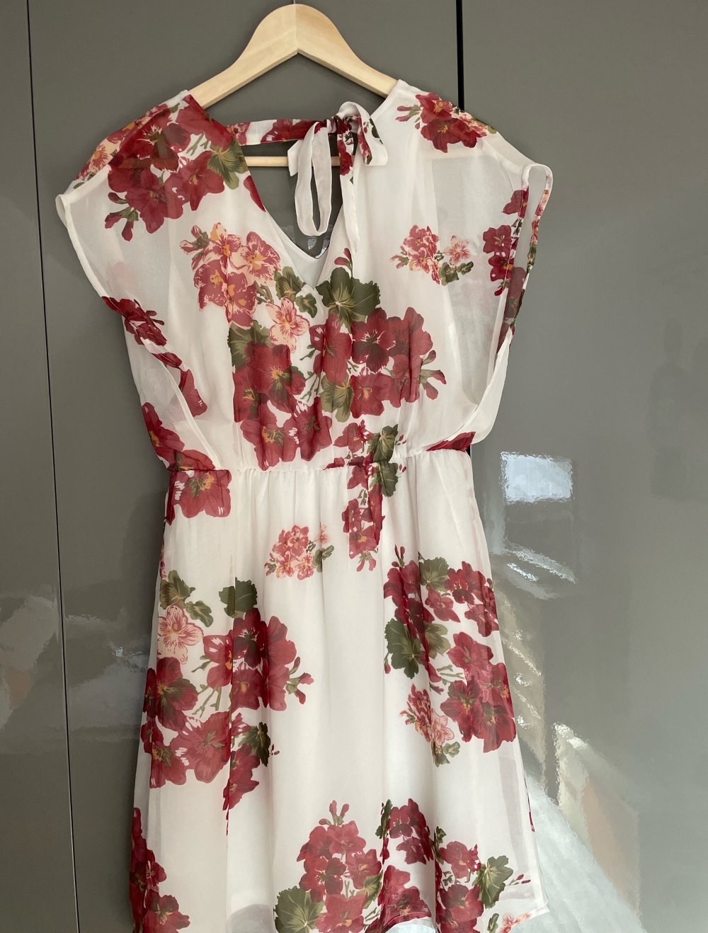weißes Blumenkleid Gr. 40