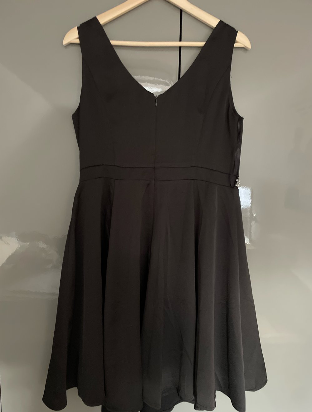 schwarzes Kleid mit Perlen Gr. 40