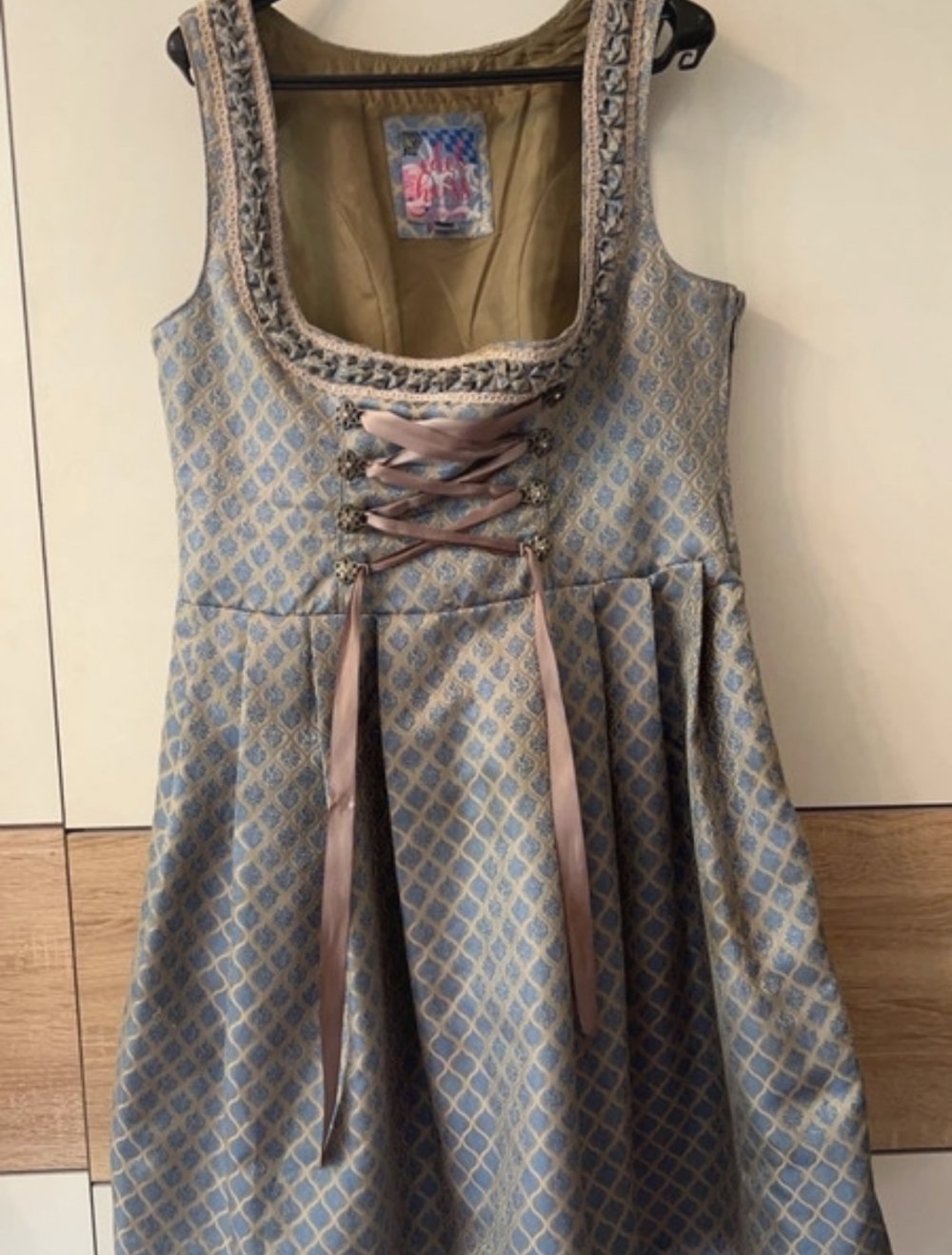 dirndl