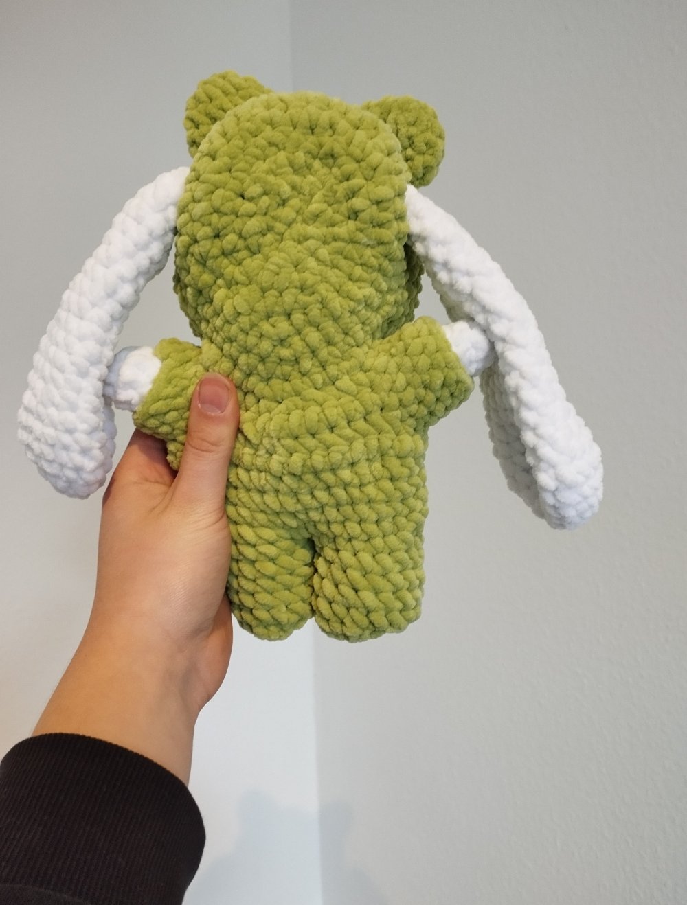 Hase Kuscheltier Frosch Kostüm Bunny in frog Onesie Amigurumi selfmade gehäkelt