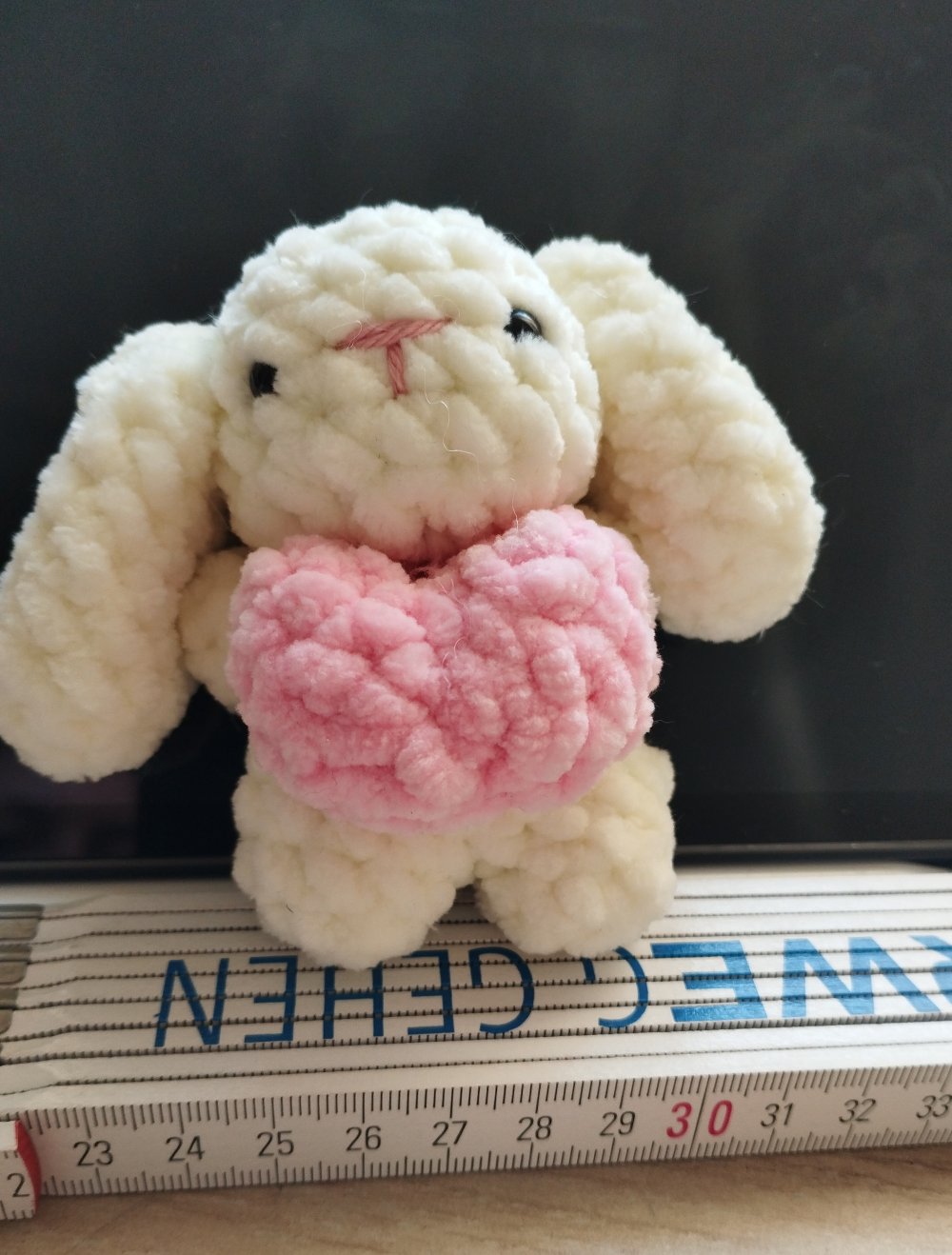 Hase Kuscheltier Ostern Deko Herz flauschig Amigurumi selfmade gehäkelt