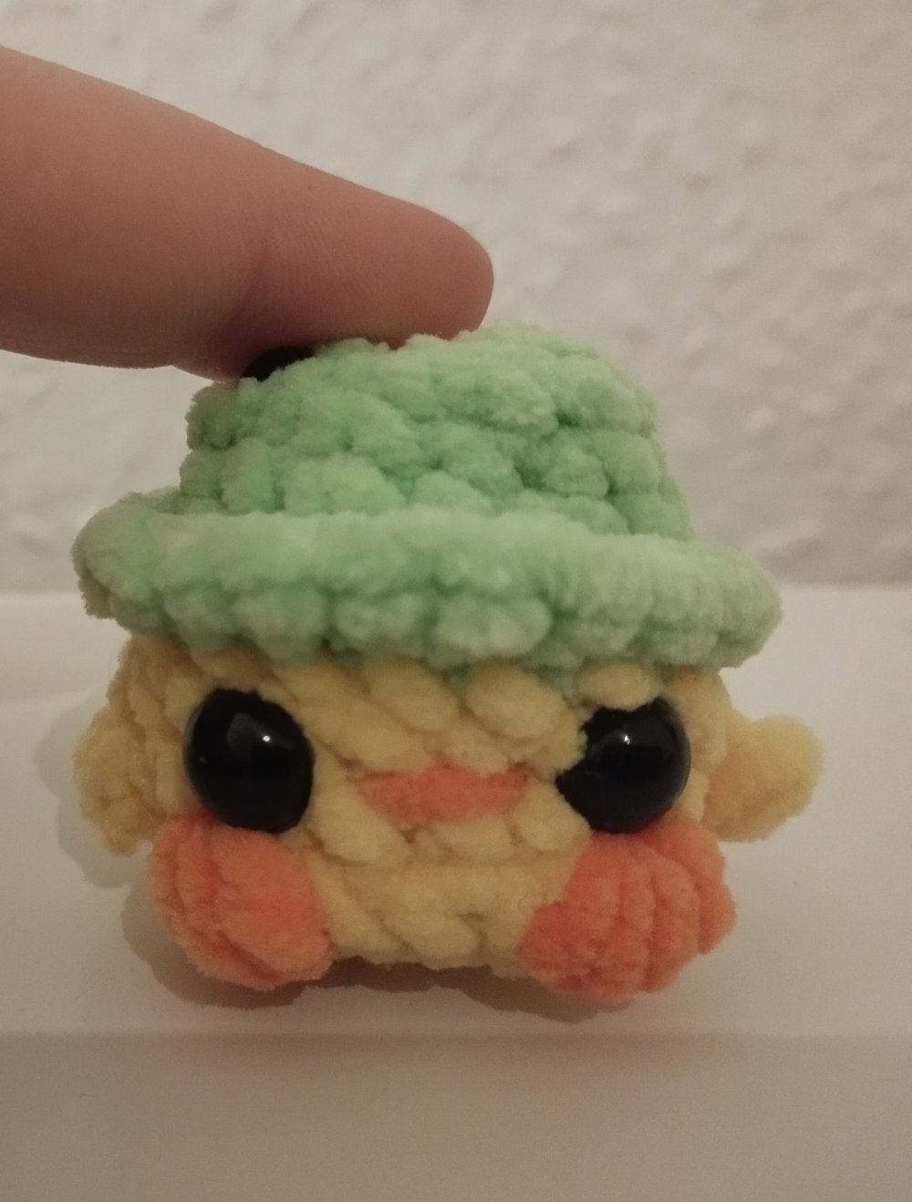 Chubby Duck frog hat Ente mit Frosch Hut gehäkelt selfmade Amigurumi