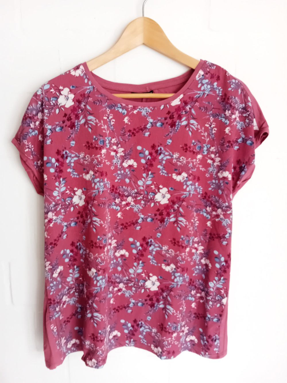 Schönes Shirt Gr. M 40