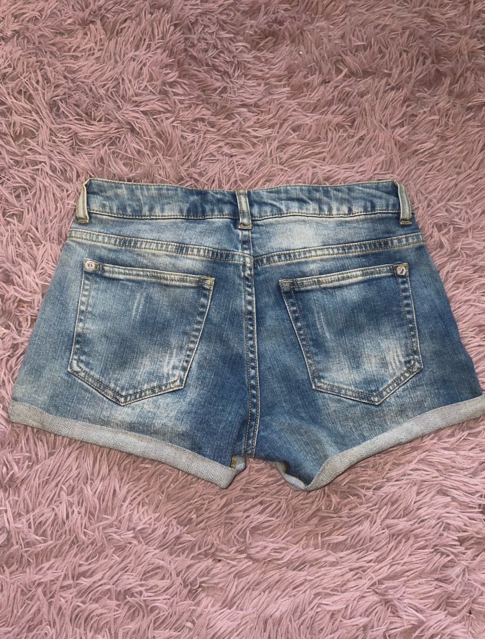Hotpants mit Rissen