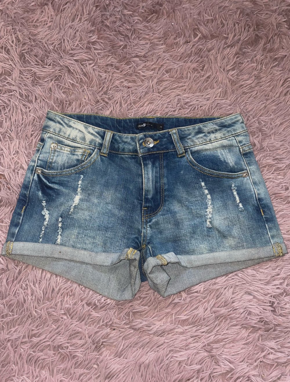 Hotpants mit Rissen