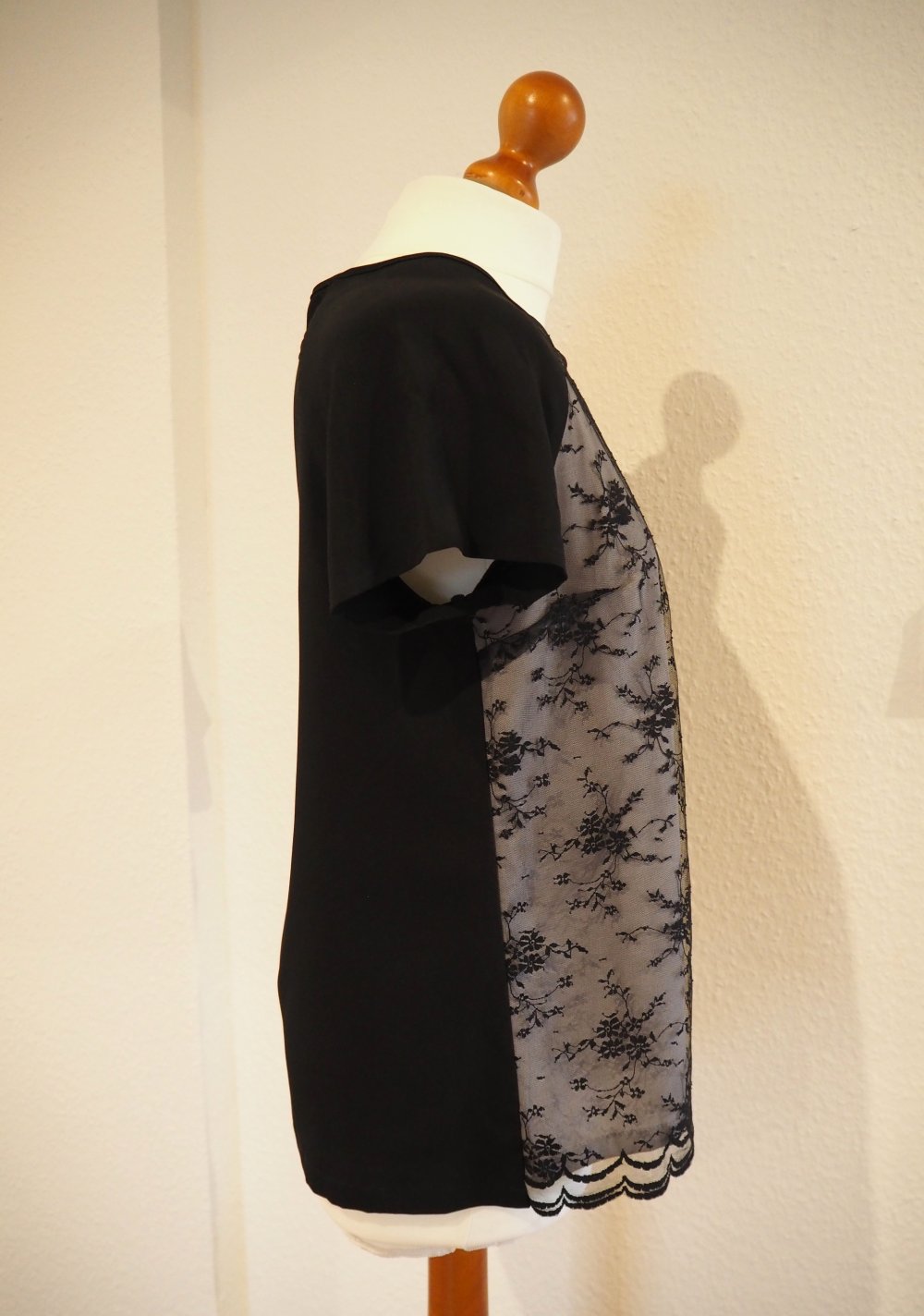 Edles schwarzes Spitzen-Shirt