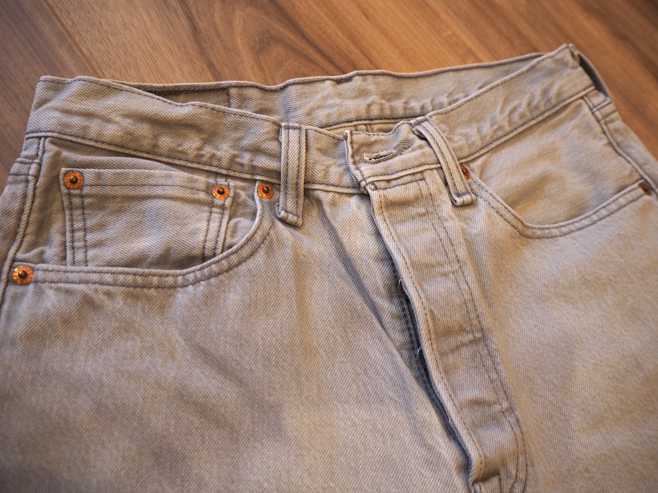 Vintage-Levi's 501 XX hellgrau