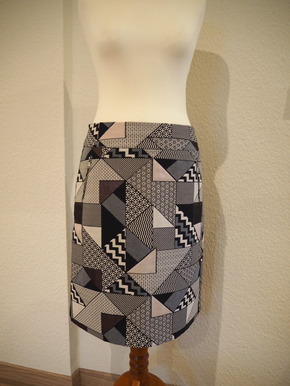 Eleganter Midirock mit Glitzer-Details