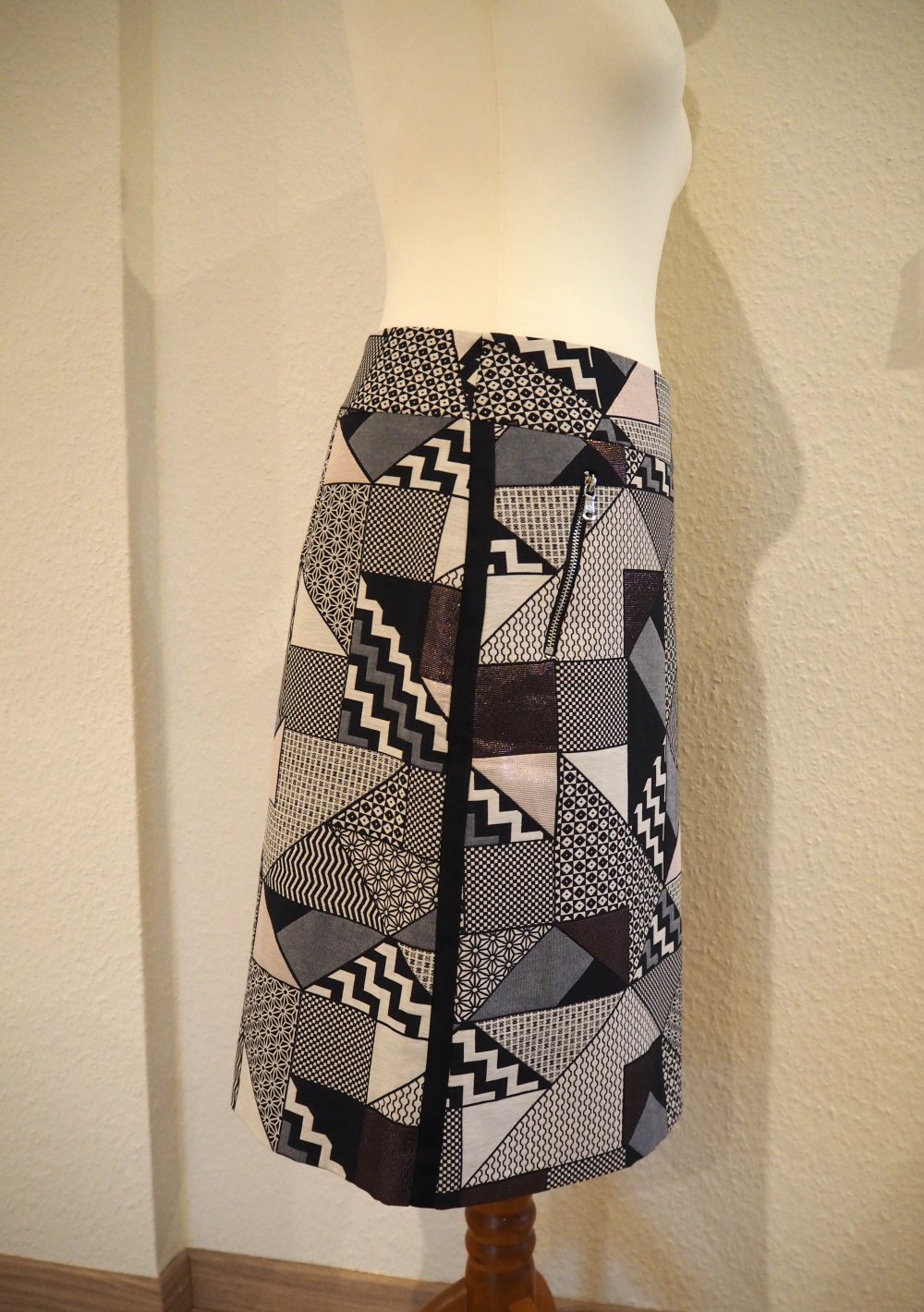 Eleganter Midirock mit Glitzer-Details