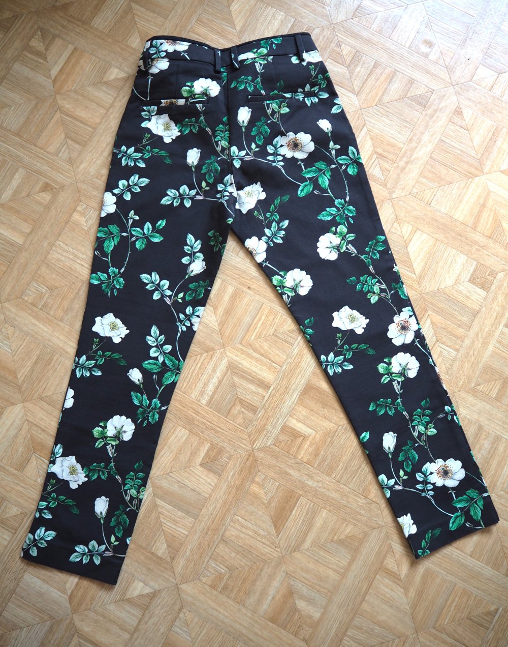 Blumige Dreiviertel-Hose