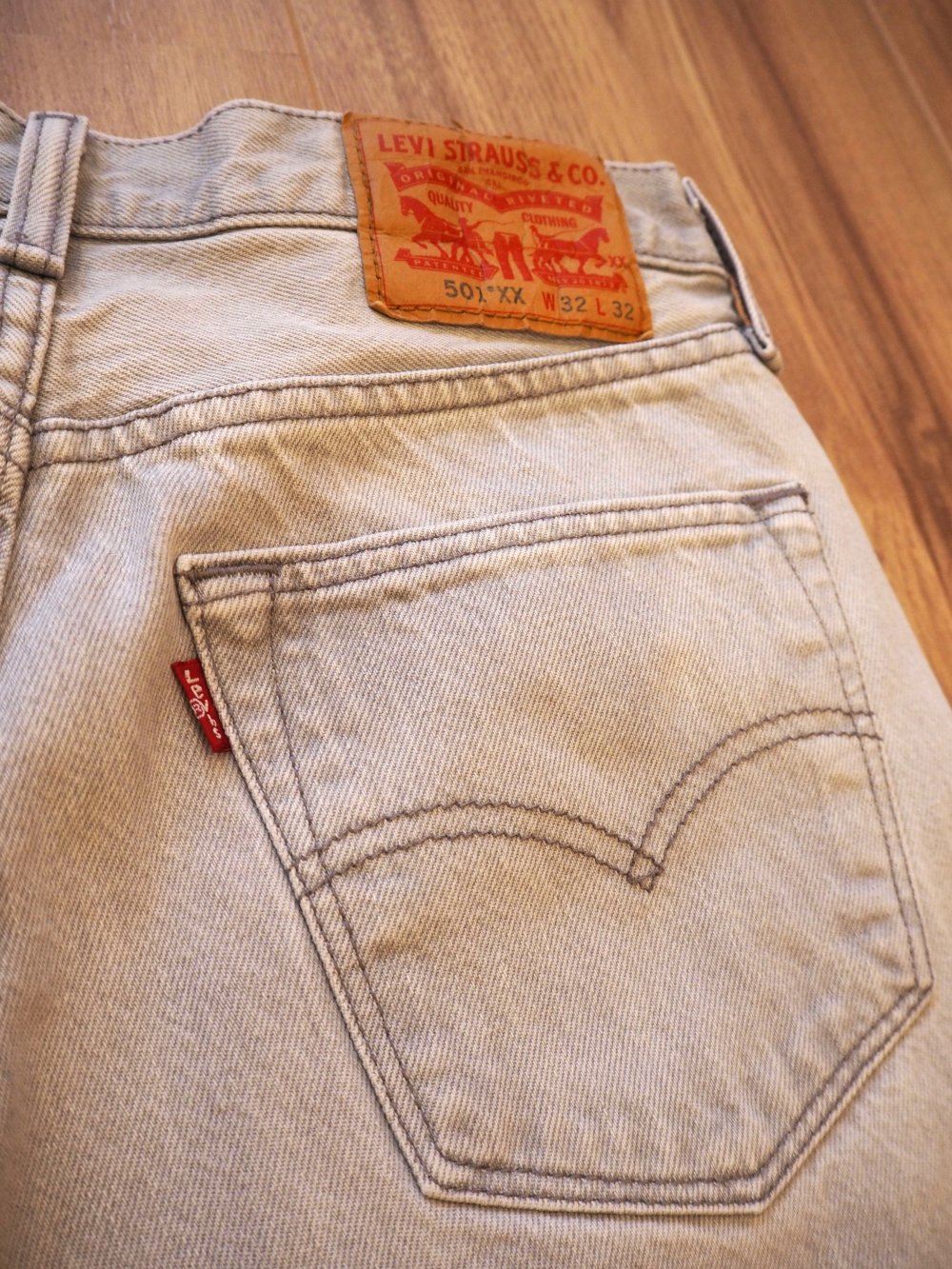 Vintage-Levi's 501 XX hellgrau