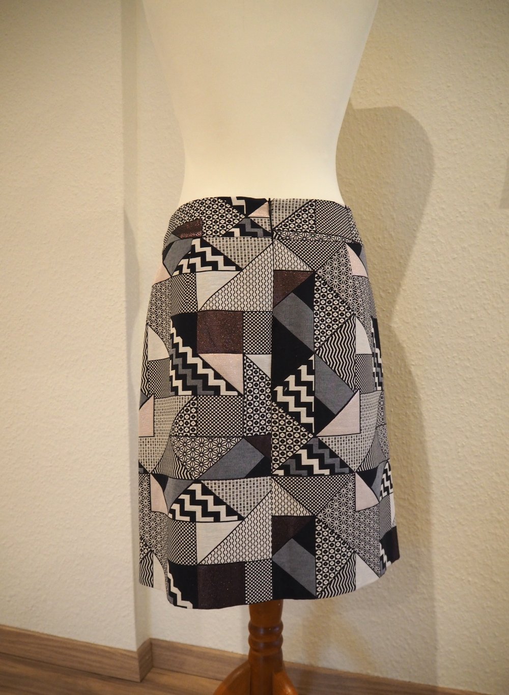 Eleganter Midirock mit Glitzer-Details