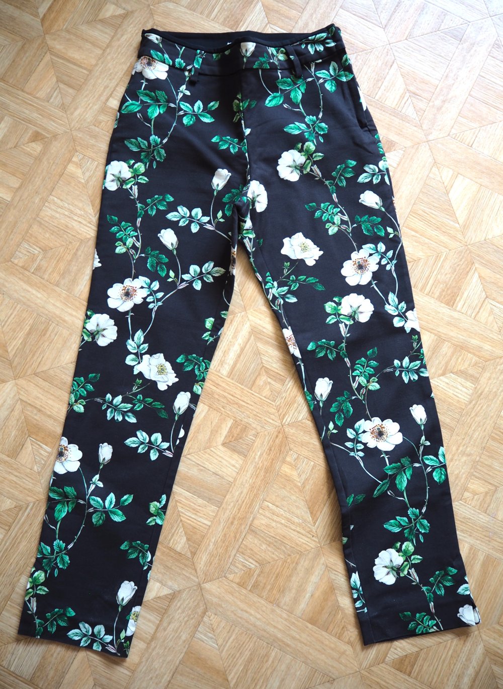 Blumige Dreiviertel-Hose