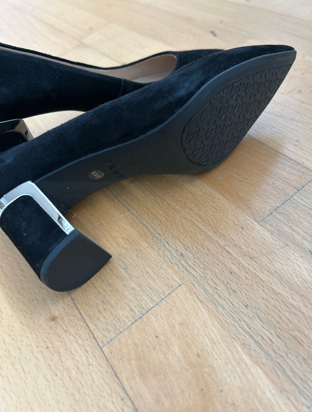 schwarze DKNY Pumps