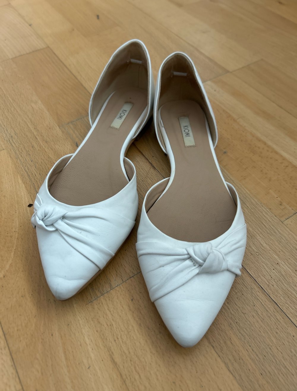 weiße Ballerinas aus Leder