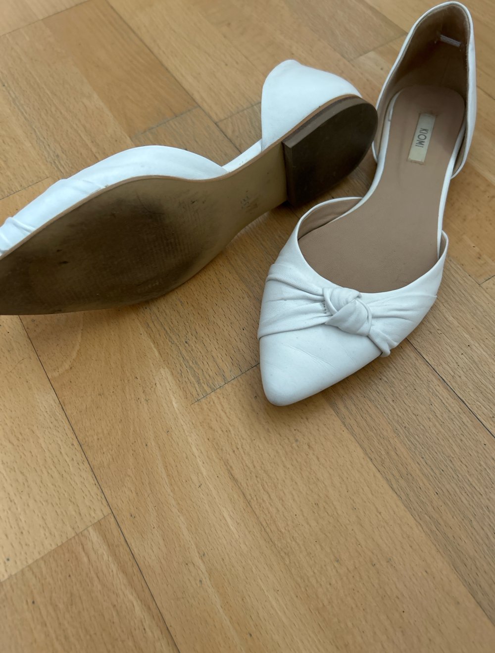 weiße Ballerinas aus Leder