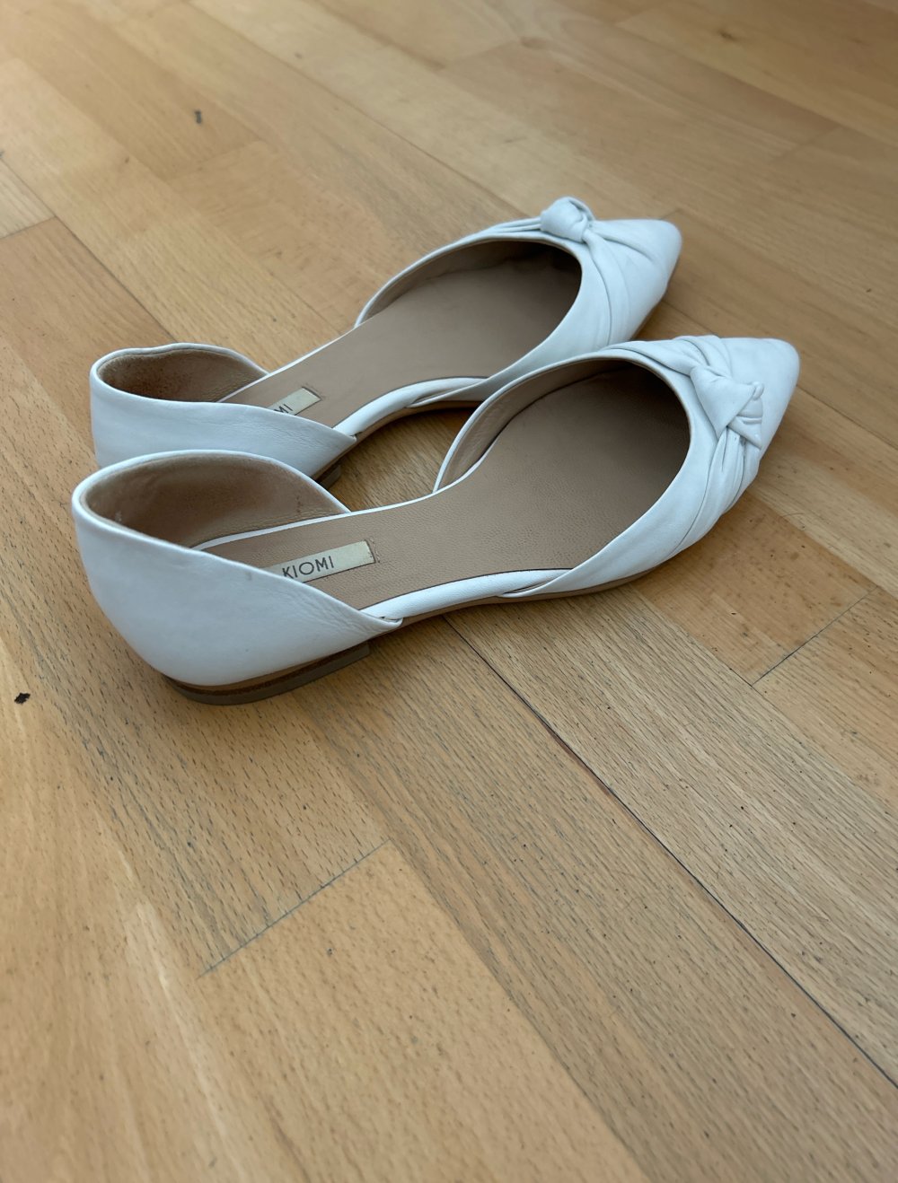 weiße Ballerinas aus Leder