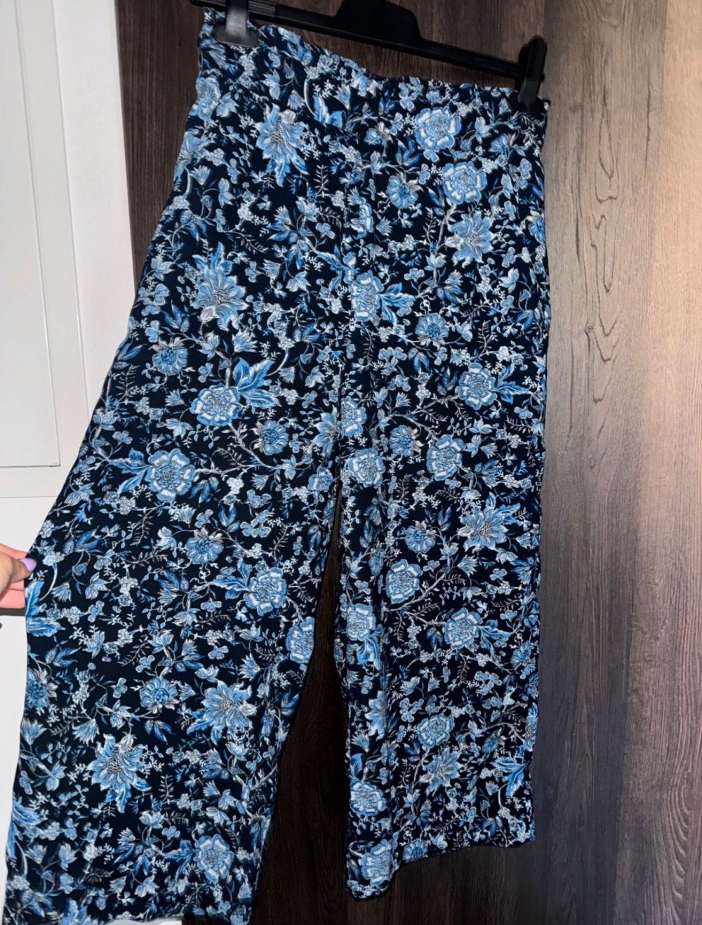 Weite Hose mit Blumenmuster – H&M – Gr. 34