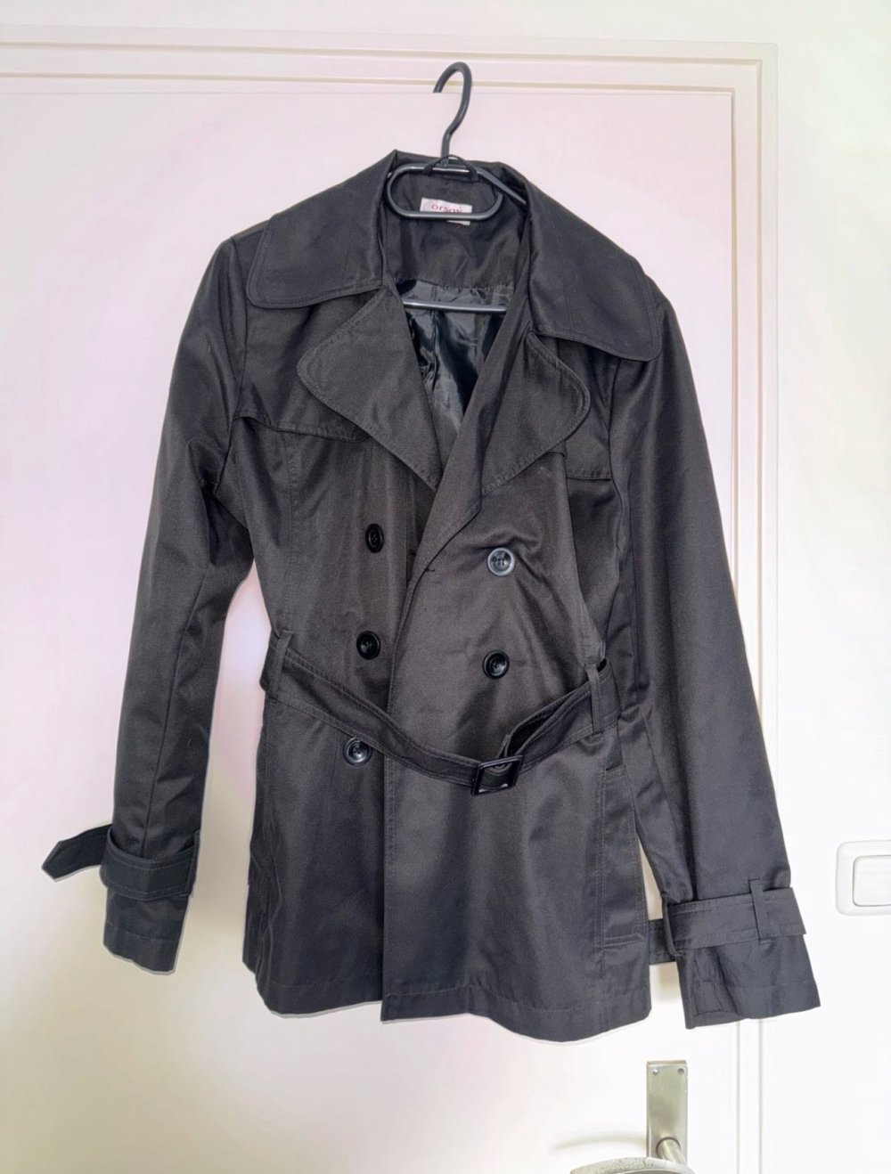 Schwarzer Trenchcoat von Orsay