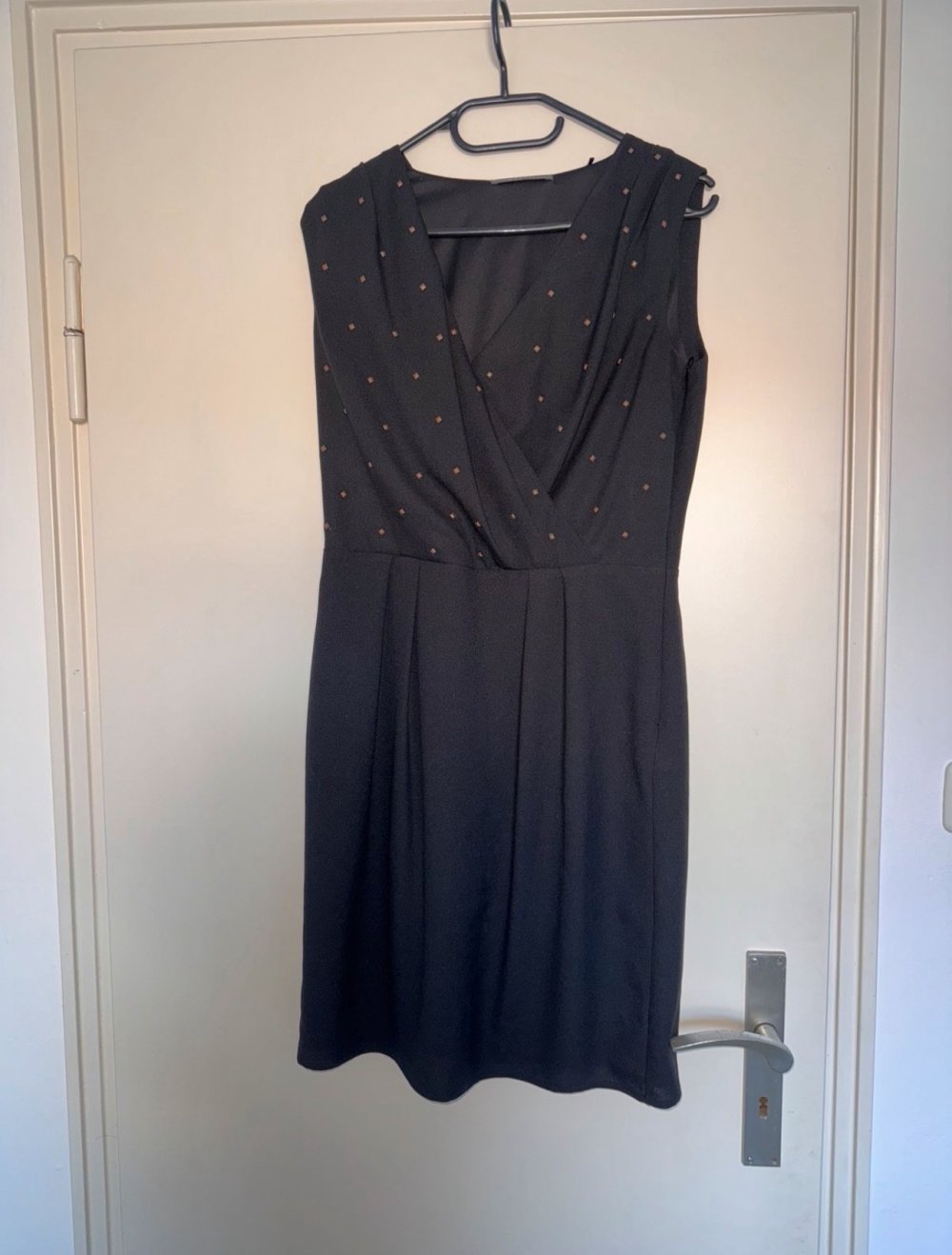 Schickes Kleid mit goldenen Details – Esprit Gr. 38
