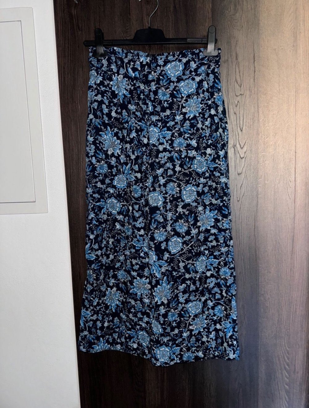 Weite Hose mit Blumenmuster – H&M – Gr. 34