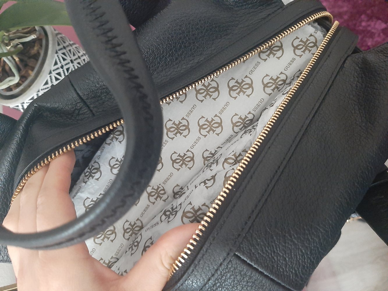 GUESS Echtleder Handtasche Leo aus der Luxury Kollektion Neu mit Etikett