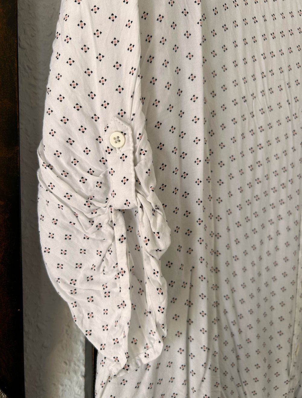 Bluse mit Knoten & Knöpfen