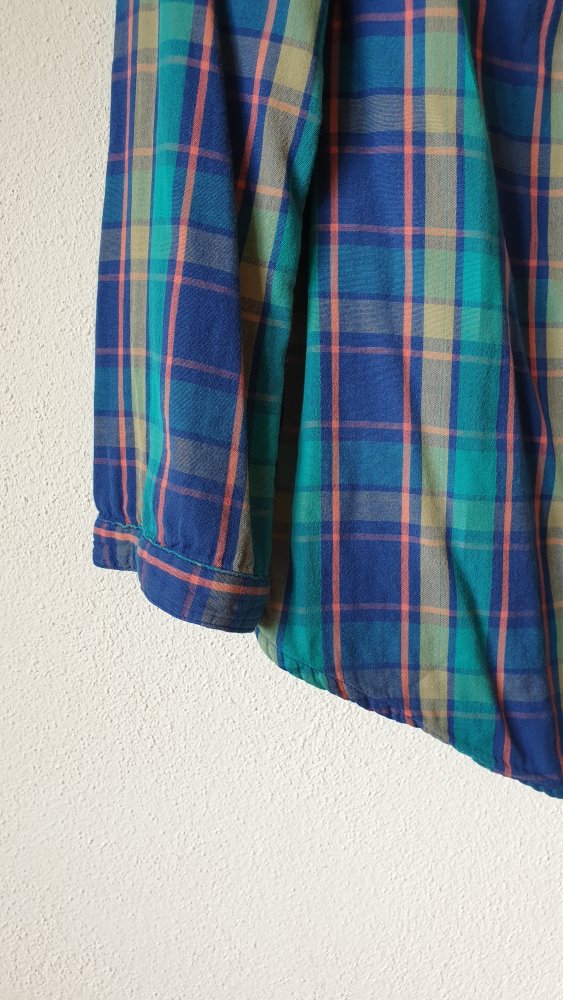 Blau türkis korallenrot beige karierte Bluse mit Knöpfen