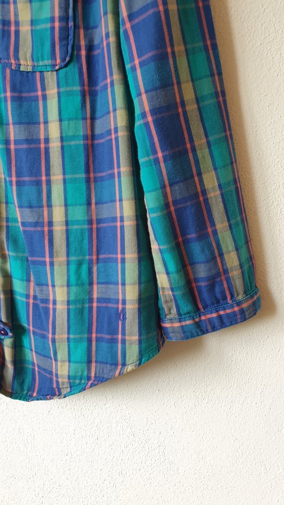 Blau türkis korallenrot beige karierte Bluse mit Knöpfen