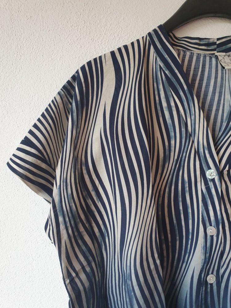 Blau beige gemusterte New Collection Kurzarmbluse