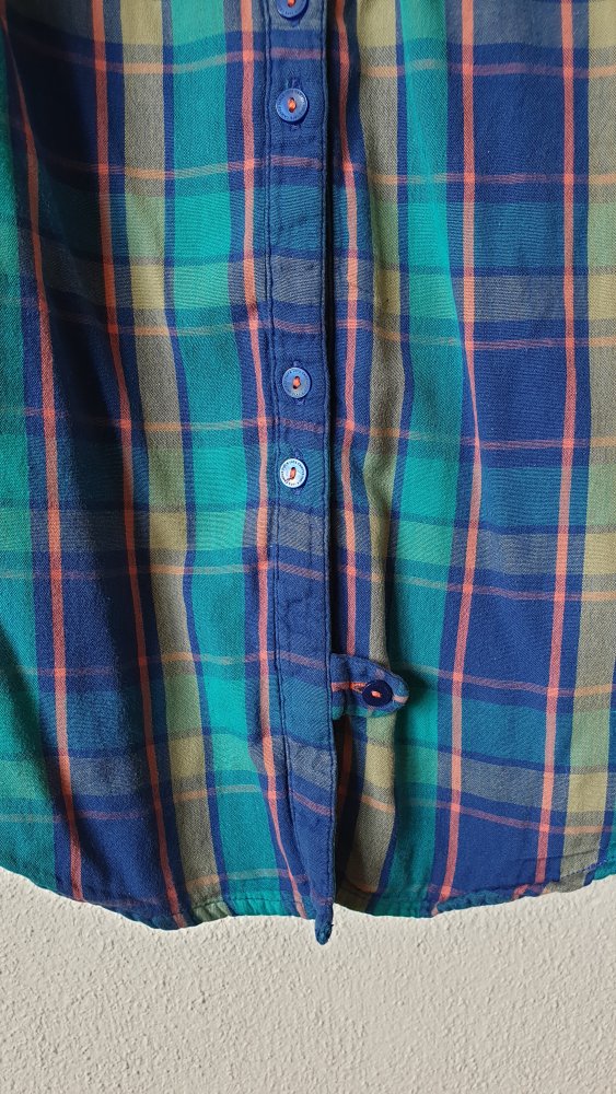 Blau türkis korallenrot beige karierte Bluse mit Knöpfen