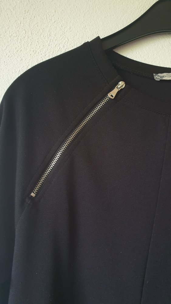 Schickes schwarzes langarm Kleid von Susy Mix mit Reißverschlüssen