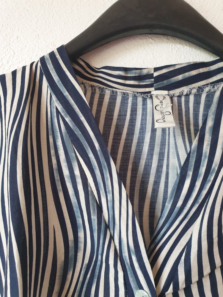 Blau beige gemusterte New Collection Kurzarmbluse