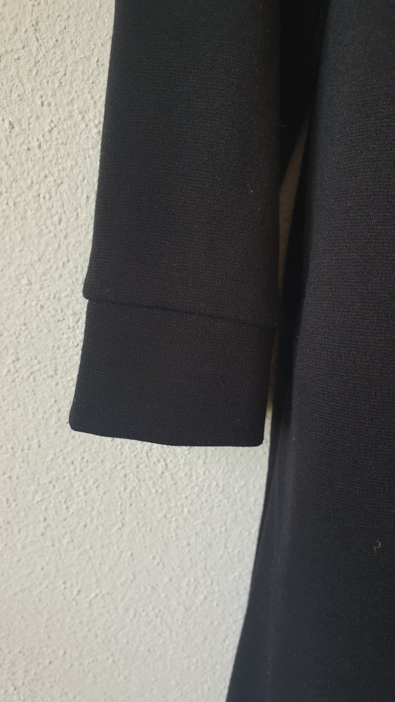 Schickes schwarzes langarm Kleid von Susy Mix mit Reißverschlüssen