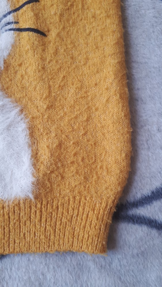Senfgelber Pullover mit kuscheligem Häschen und Glitzer