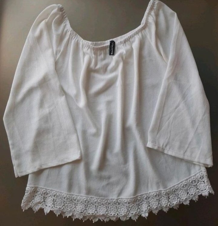 Wie neu ~ Sehr hübsche Bluse (v.Madonna), Gr.M~L, weiß mit Spitze