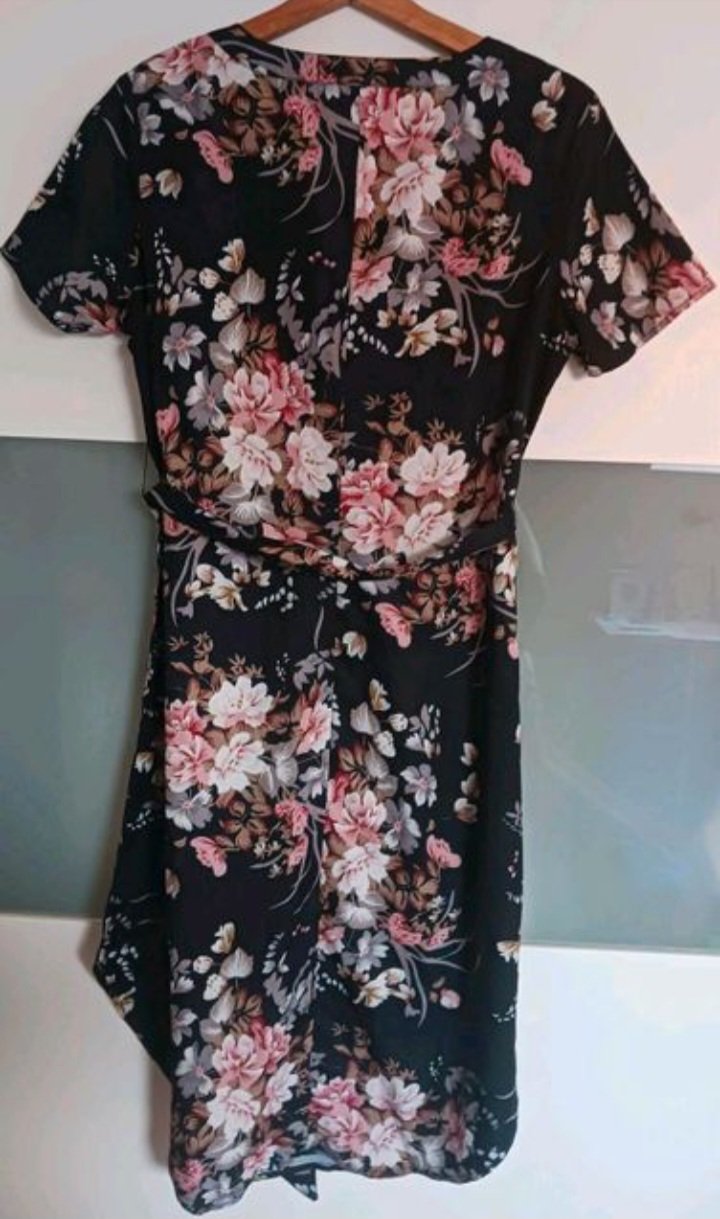 Wie neu ~ Hübsches Sommerkleid (v. Shein), Gr.M, floral