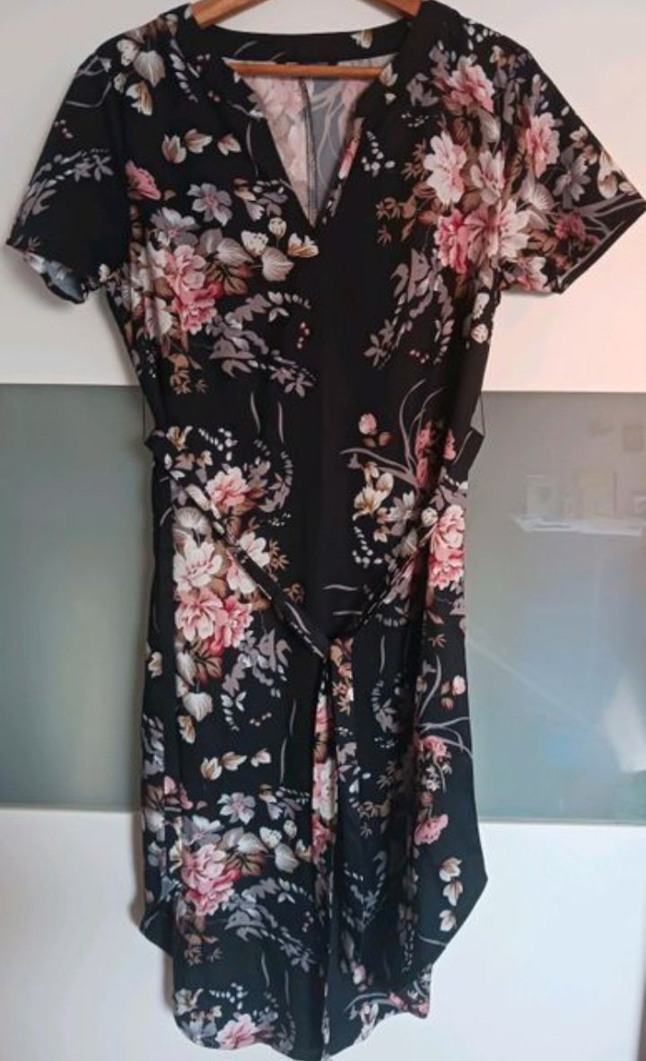 Wie neu ~ Hübsches Sommerkleid (v. Shein), Gr.M, floral