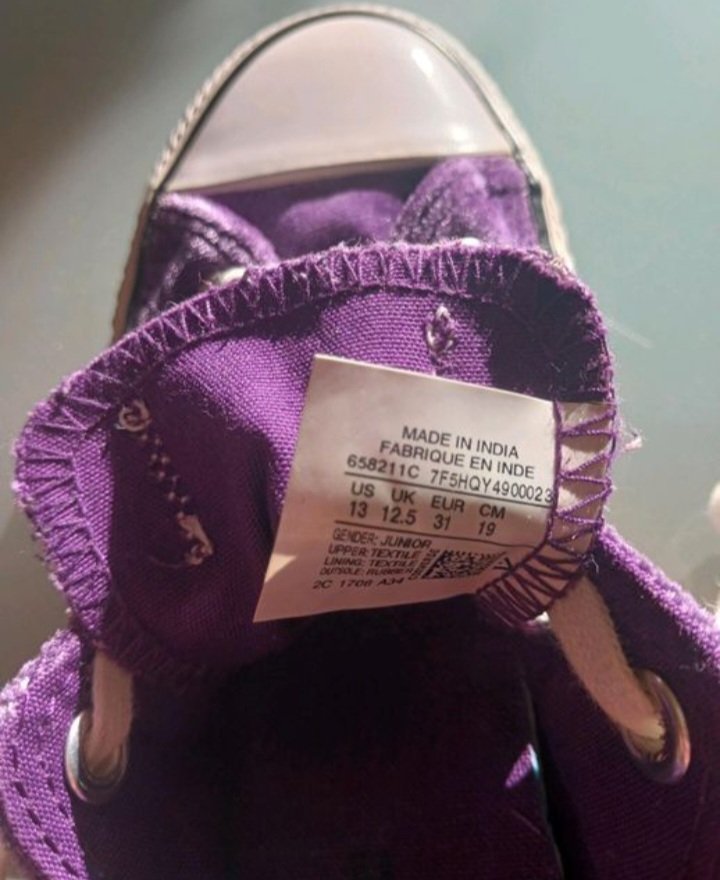 Wie neu ~ Hübsche Schuhe (v.Converse All Star), Gr.31, samt, lila