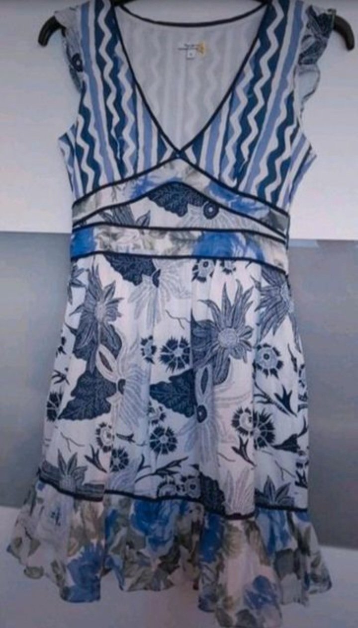 Wie neu ~ Superschönes Kleid (v. Pepe Jeans), Gr.M, blau/floral