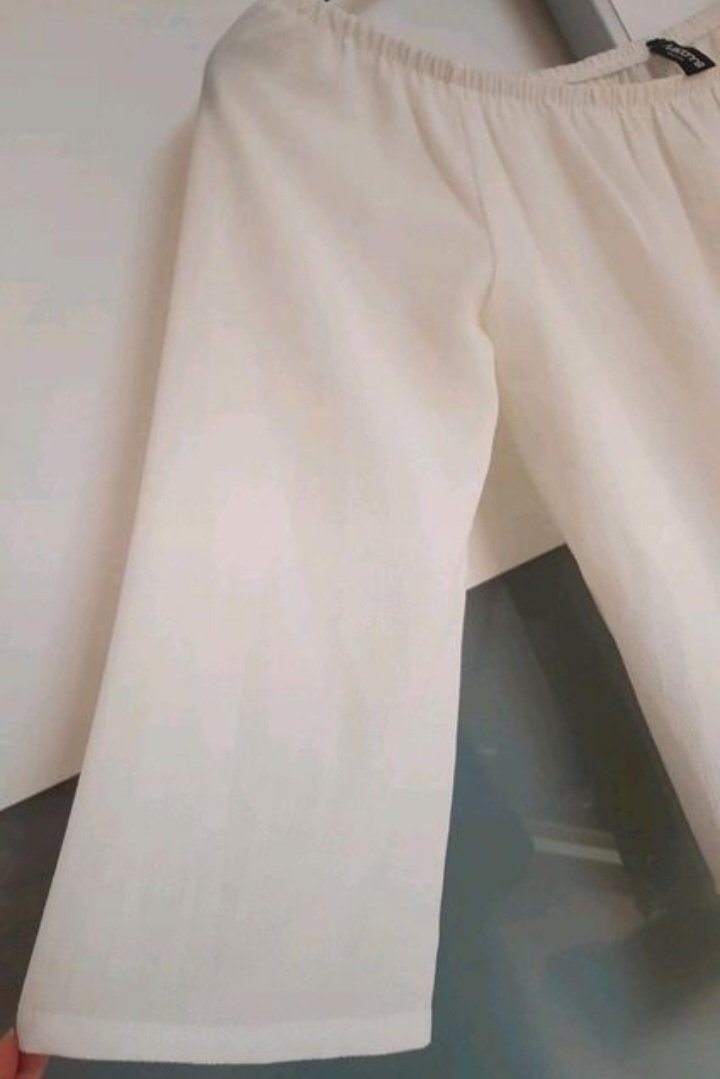 Wie neu ~ Sehr hübsche Bluse (v.Madonna), Gr.M~L, weiß mit Spitze