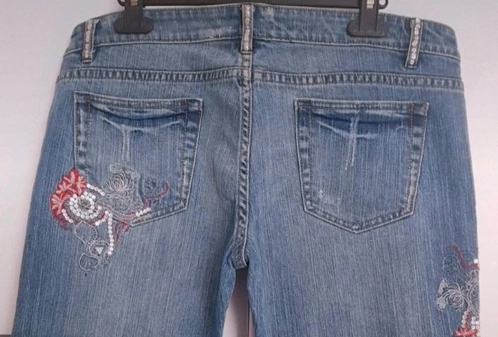 Neuw. ~ Sehr hübsche Capri-Jeans, Gr.42/44, m.Pailetten