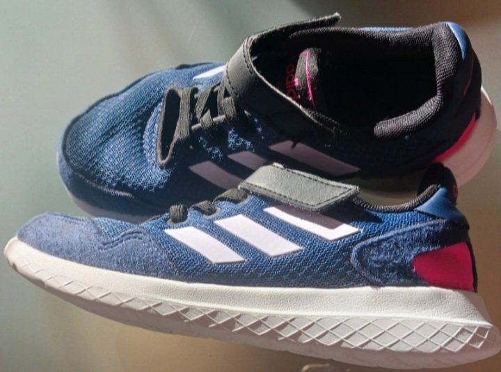 Schöne, leichte Sneaker/Sportschule (v.Adidas), Gr.32, blau/pink